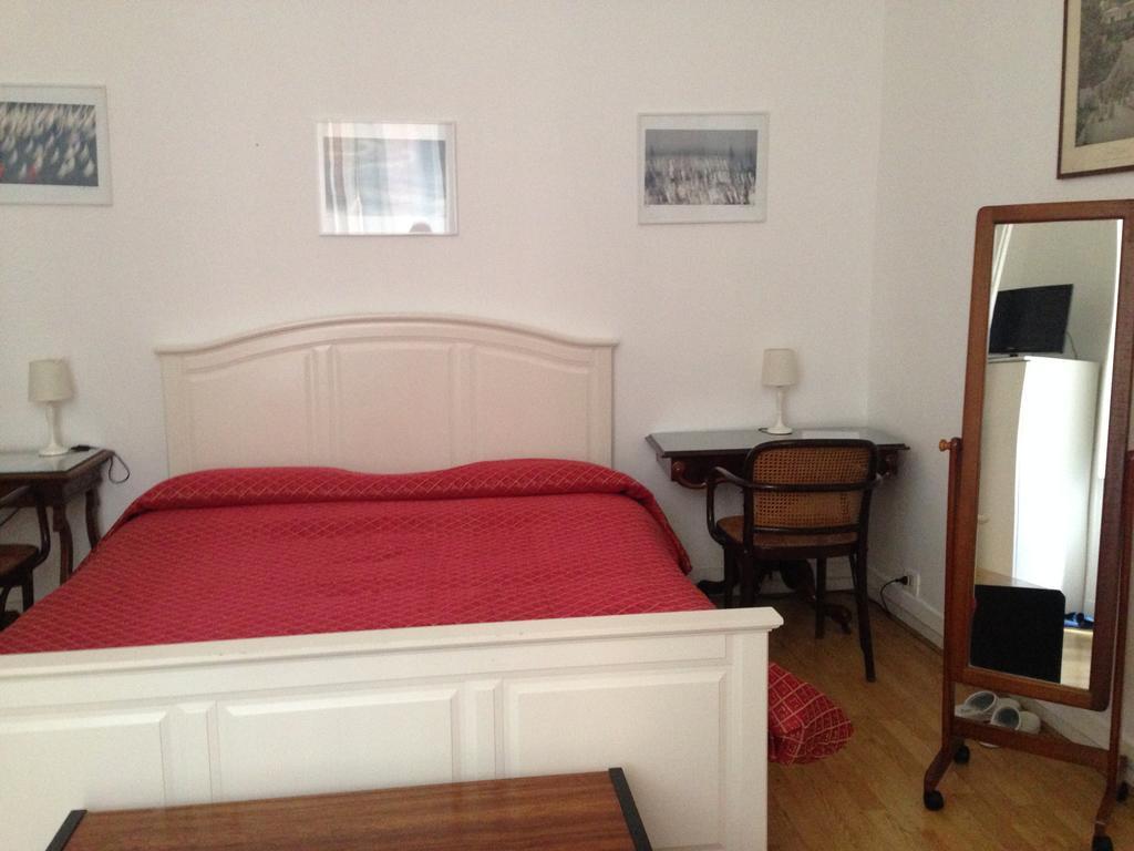La Dimora Dei Baroni Bed & Breakfast Наполи Стая снимка