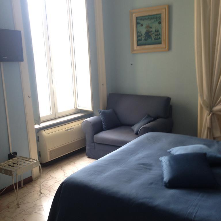 La Dimora Dei Baroni Bed & Breakfast Наполи Стая снимка