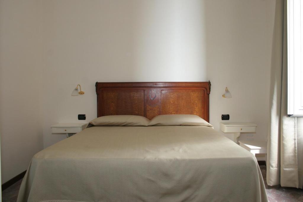 La Dimora Dei Baroni Bed & Breakfast Наполи Стая снимка