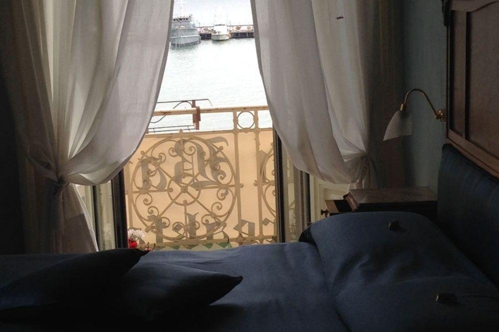 La Dimora Dei Baroni Bed & Breakfast Наполи Екстериор снимка