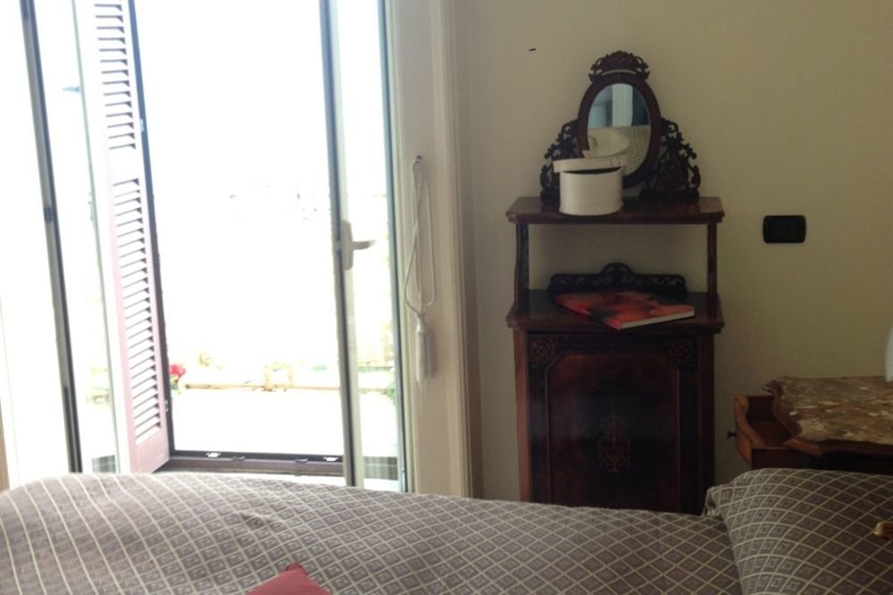La Dimora Dei Baroni Bed & Breakfast Наполи Екстериор снимка